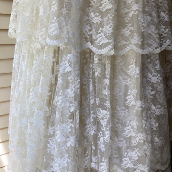 Vintage Ivory Lace Wedding Gown - Picture 10 of 16